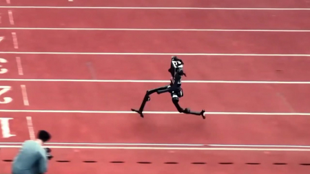 중국 10㎧로 달리는 로봇 공개..."우사인 볼트급"