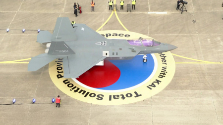 [과학1열] KF-21 양산 1호기 공개…성능과 추후 발전 과제는?