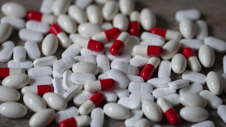 "전쟁 길어지면 몇 주 안에 의약품 대란...진통제·항암제도 고갈"