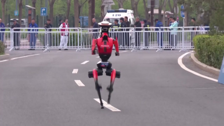 '50분 26초' 중국 로봇 마라톤 1년 만에 인류 추월