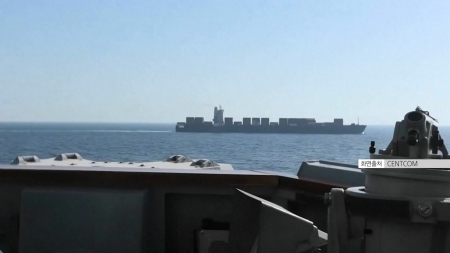 휴전 종료 앞두고...트럼프 "이란 화물선에 구멍 내"