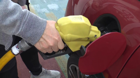 평균 휘발윳값 계속 2천 원 위에..."추가 상승 압박"