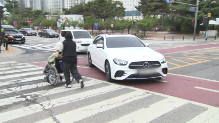 멈춰야 하는데 '쌩쌩'...경찰, 우회전 집중단속 돌입