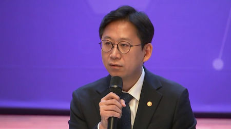 배경훈 "미국과 중국 수준의 AI 프런티어 도전할 때"