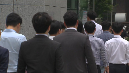 노인 취업 늘면서 맞벌이 역대 최대...615만 가구