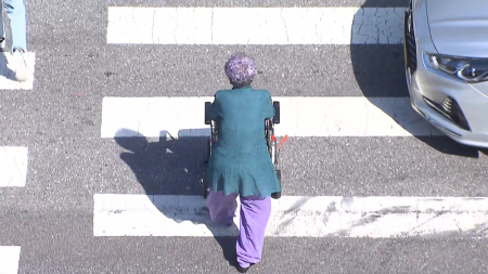 "70세 이상 어르신에 버스비 지원"...조례안 통과