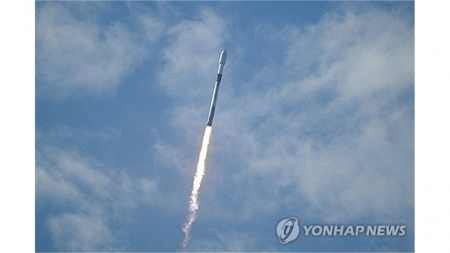 스페이스X, 미 우주군 탐지위성 18차례 쏜다...2.3조 원 규모 계약