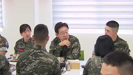 청와대, '선택적 모병제' 추진..."연내 계획 발표·내년 시행 예정"