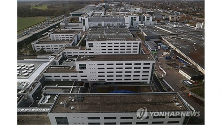 "중국, 자체 EUV 개발에 15년 걸릴 것...미 제재가 중 혁신 앞당길 수도"