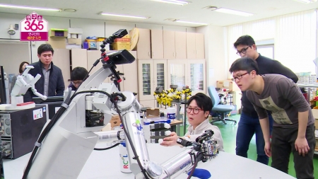 사람을 닮은 양팔 로봇 <br>- 한국생산기술연구원 로봇 인지 제어연구팀